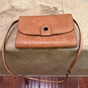Womens Frye Melissa Leather Clutch Crossbody Bag Ice Tan Mfg Distressing 6 x 7.